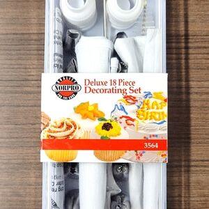 NORPRO Deluxe 18 irce decorating set. NEW